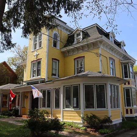 Bed and Breakfast Pangea House Gananoque Esterno foto