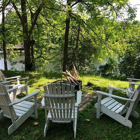 Bed and Breakfast Pangea House Gananoque Esterno foto