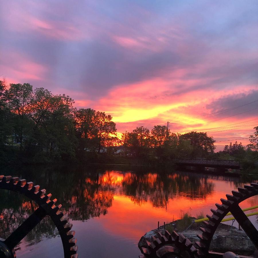 Bed and Breakfast Pangea House Gananoque Esterno foto