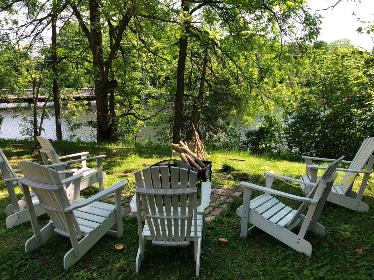 Bed and Breakfast Pangea House Gananoque Esterno foto