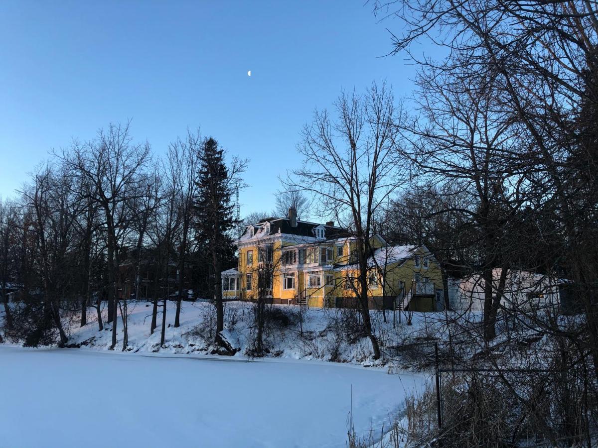 Bed and Breakfast Pangea House Gananoque Esterno foto